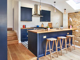 Blue, Wood and Brick Bring Charm to a London Kitchen (7 photos)