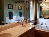Bathroom of the Week: Soothing White and Gray in a Roomy Layout (12 photos)